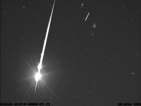 Fireball & Space Junk Light Up Alabama Sky in Cosmic Double Play
